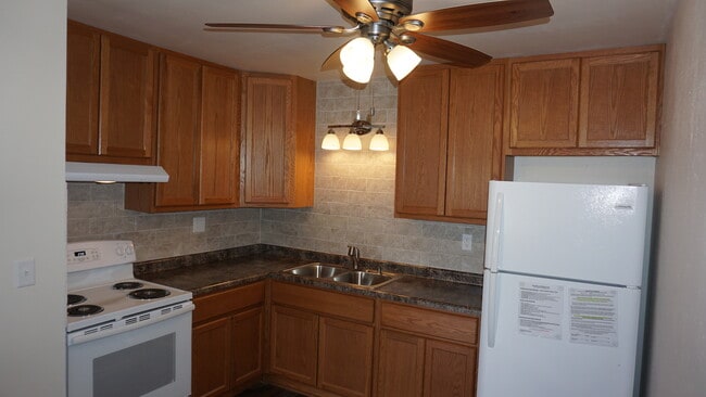 Photo - JJGF 2 - 851-861 Evergreen Dr Apartments