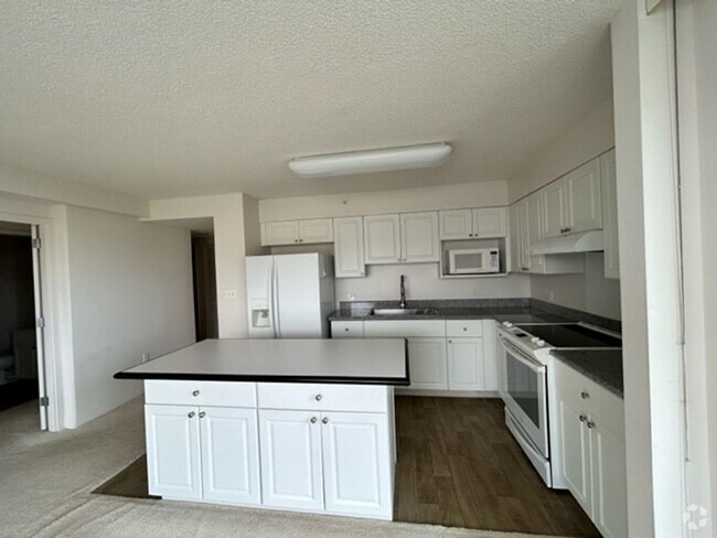 Building Photo - 2-Bedroom, 2-Bath, 2-Parking at 801 South! Rental