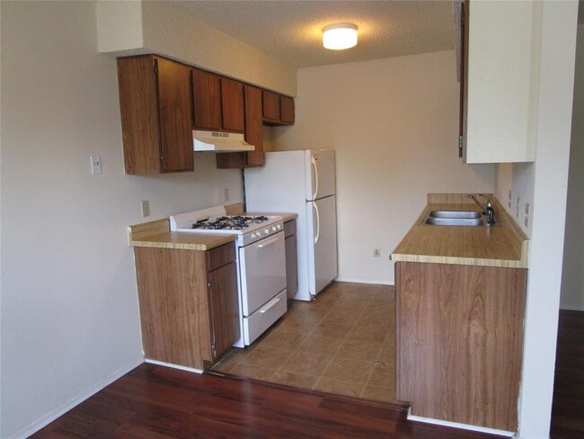 Photo - 1203 W 49th St Unit F