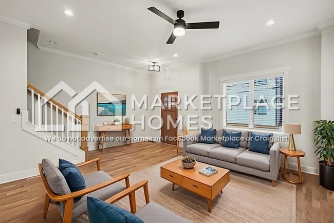 Photo - 1034 E Trinity Ln