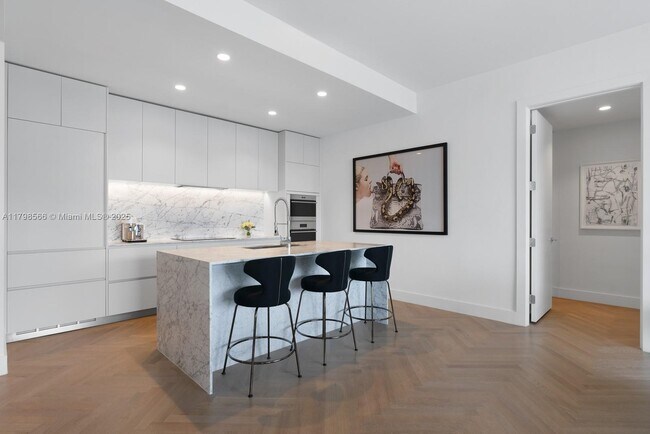 Photo - 5775 Collins Ave Unit 1005