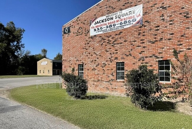 Building Photo - 750 Hospital Rd Unit Q-4