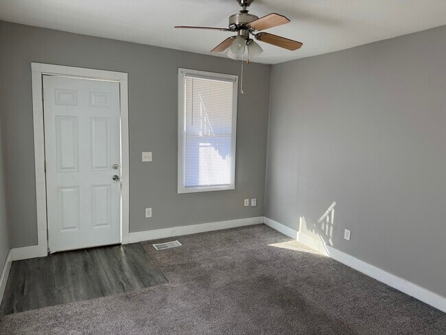 Photo - 1208 W 5th St