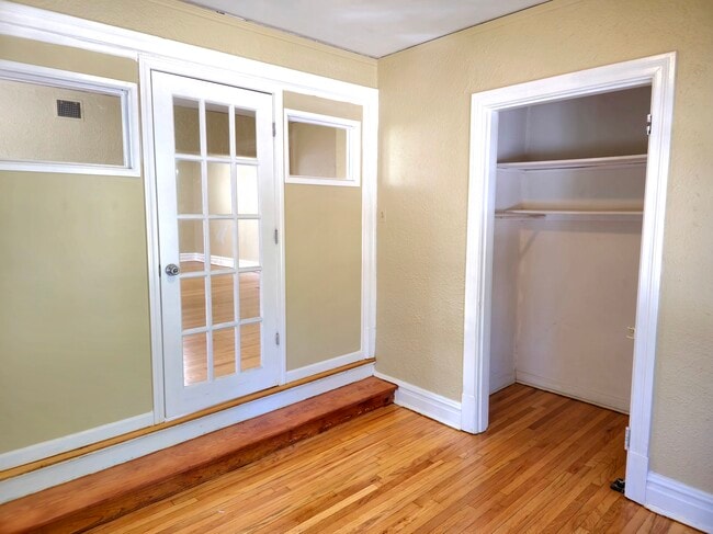 Photo - 7208 Forsyth Blvd