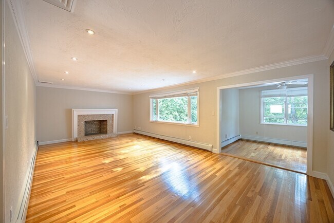 Photo - 6 Peachtree Ln