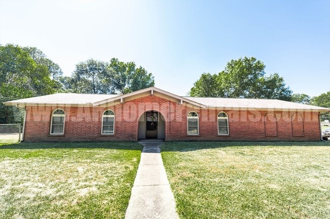 Building Photo - Spacious Home for Rent!