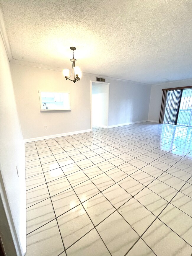 Building Photo - 13700 SW 62nd St Unit 113