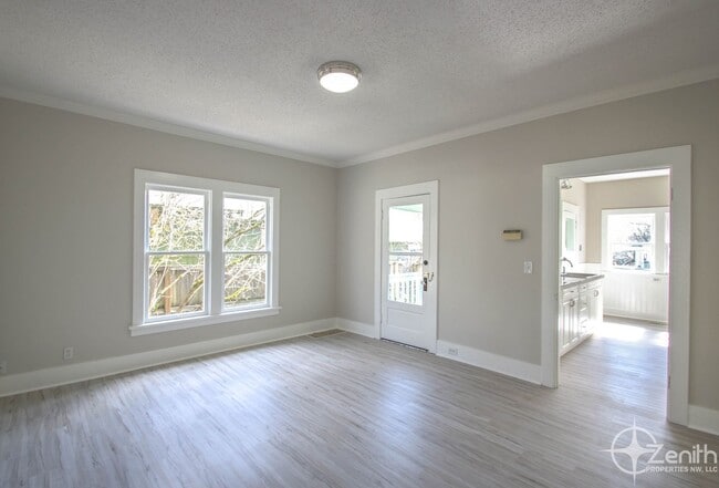 Photo - 315 W 27th St