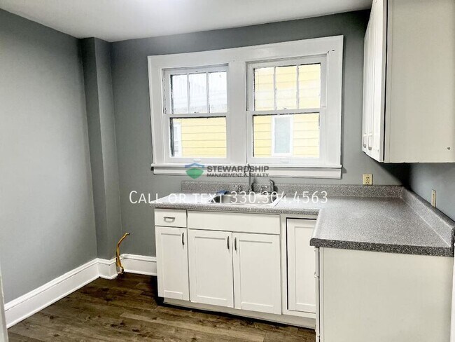 Photo - 1012 Brown St