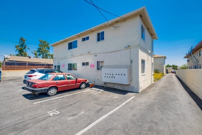 Parking - surface - 6307 - 6311 8th Ave