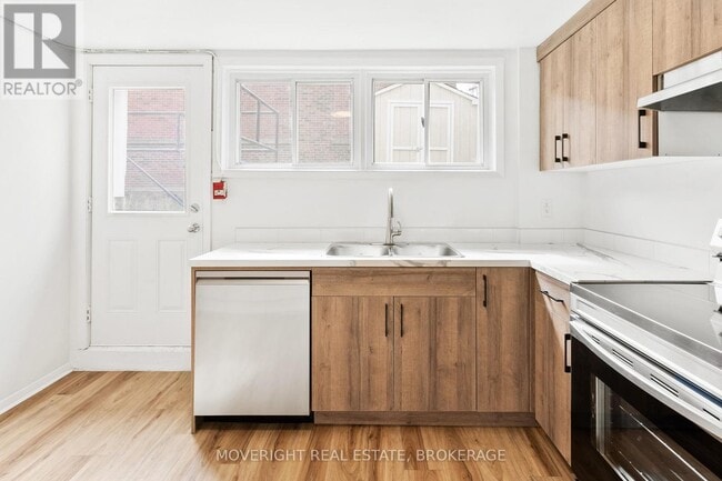 Photo - 24 Ottawa St