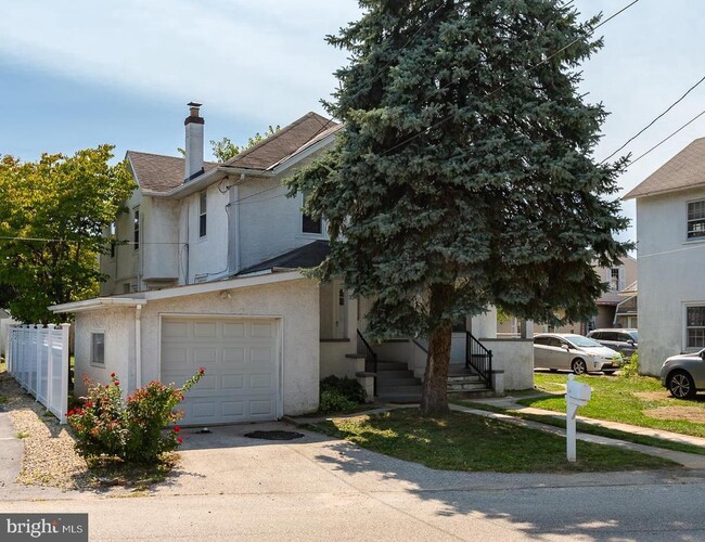 Building Photo - 334 E Conestoga Rd Rental