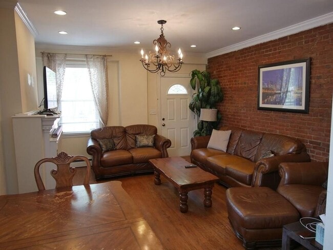 Photo - 32 Warwick St
