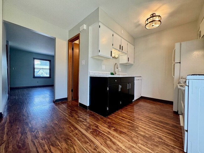 Photo - 804-810 Powell Ave Unit 806
