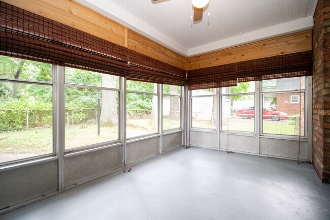 Photo - 2424 Lambert Dr