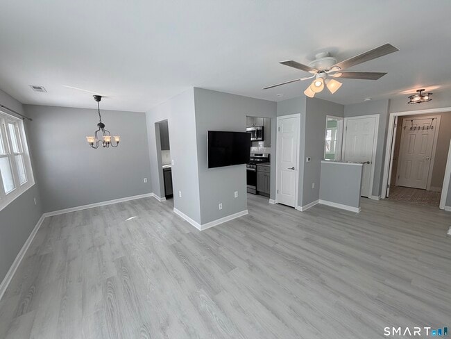 Photo - 43 Southwind Ln