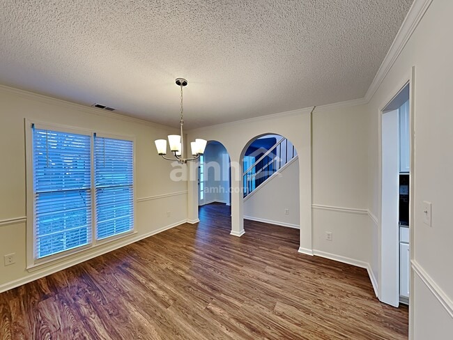 Photo - 5050 Rodrick Trail