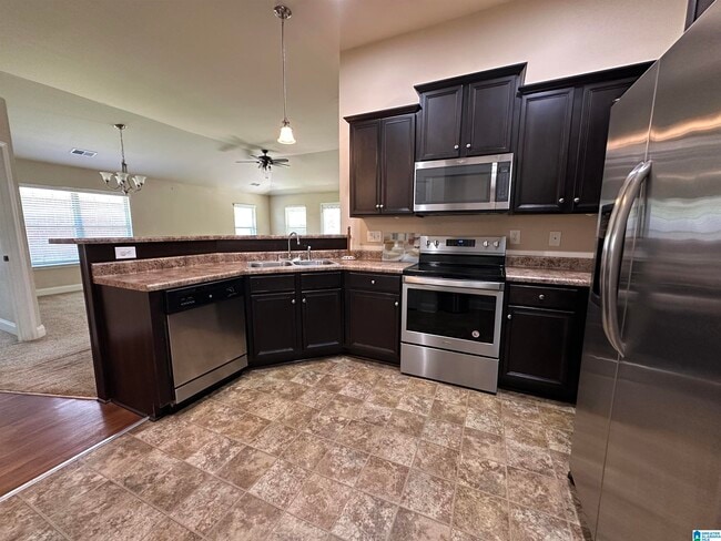 Photo - 480 River Crest Dr N