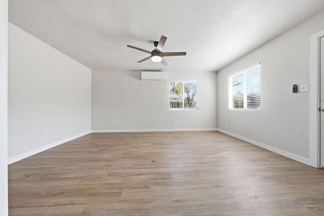 Photo - Large Brand New Remodeled 1 Bedroom unit with Washer Dryer Hookups - MUST SEE!!! Unit 831