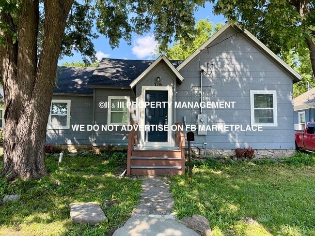 Building Photo - 716 10th St