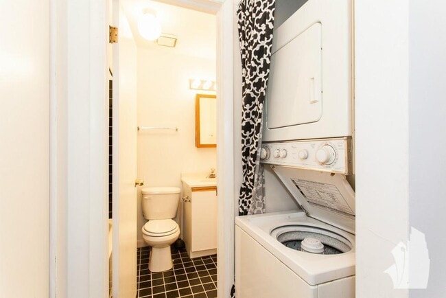 Photo - 2057 W Dickens Ave Unit # 01N
