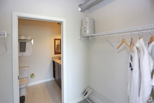 La mayoría de los apartamentos tienen vestidores grandes!
