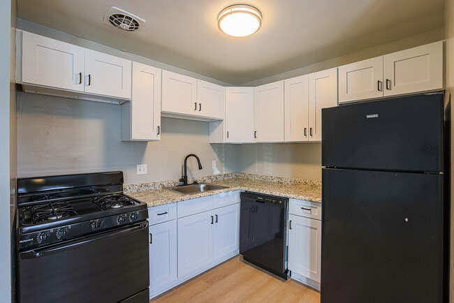 Photo - Calvert at Quarterfield Station