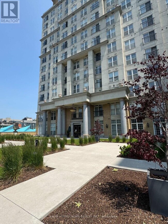 Photo - 135 James St S Unité 710