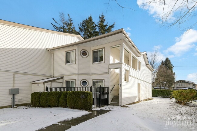 Building Photo - 2 Bed + 2 Bath Townhouse for Rent in South Surrey – Ocean Park Village Unit 5