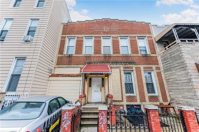 Building Photo - 32 Arion Pl Unit 2R Rental