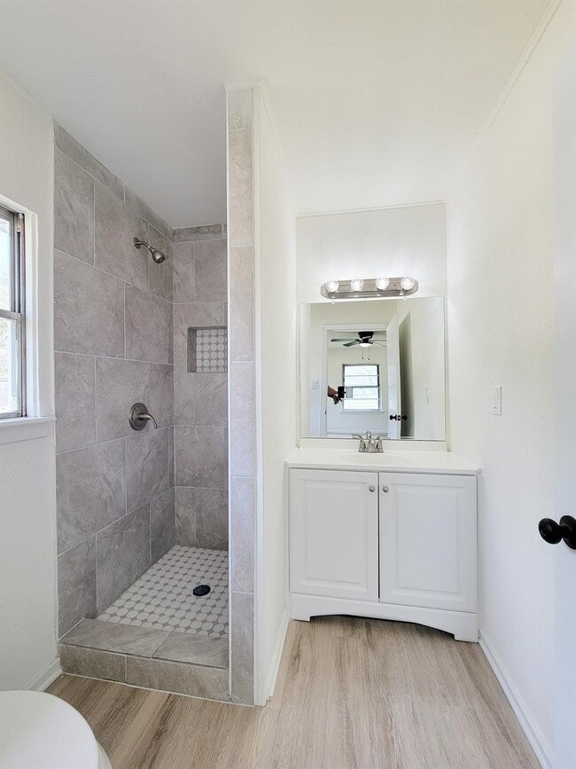 Photo - 301 Cypress St