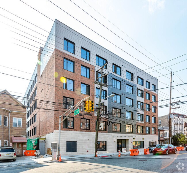 Building Photo - 1415 Manhattan Rental