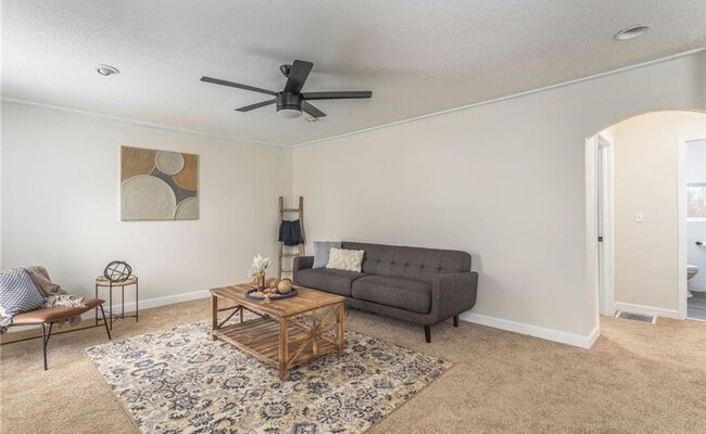 Photo - 2/ 1 Home for Rent!