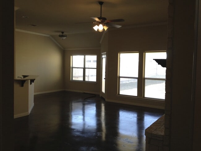3BR / 2BA Duplex in Hewitt, Texas | Midway... - 3BR / 2BA Duplex in Hewitt, Texas | Midway... House