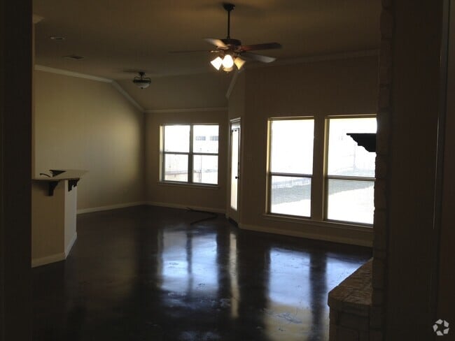 Building Photo - 3BR / 2BA Duplex in Hewitt, Texas | Midway... Rental