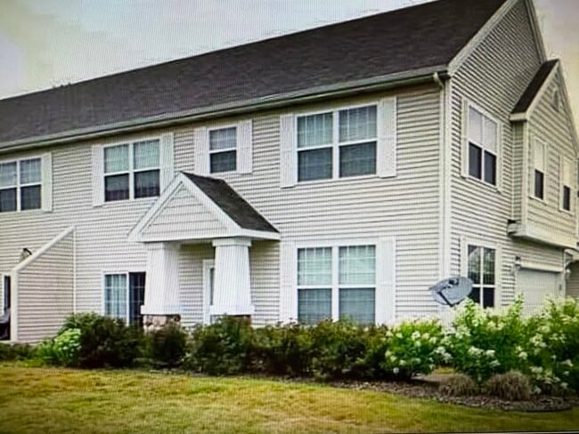 Building Photo - 4002 NE Raintree Ln Rental