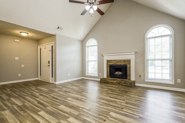 Photo - 130 Stoney Brook Way
