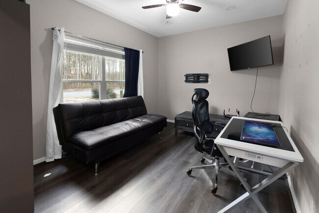 Photo - 4 Bed 2.5 Bath