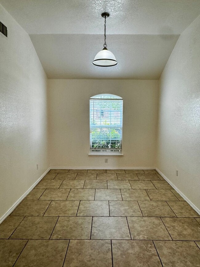 Photo - Spacious 4 Bedroom 2 Bath