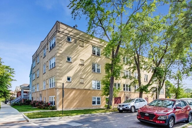 Building Photo - 3216 W Berteau Ave Unit 2 Rental