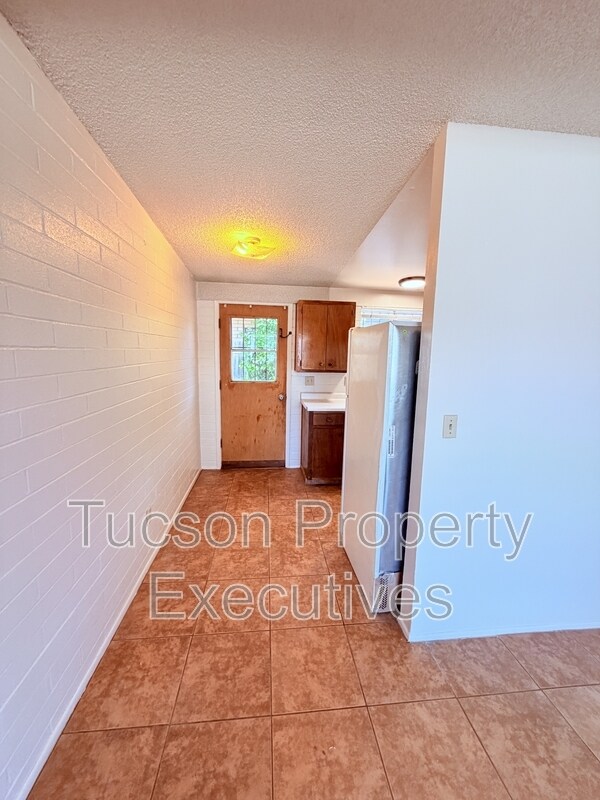 Building Photo - 4223 E Lee St