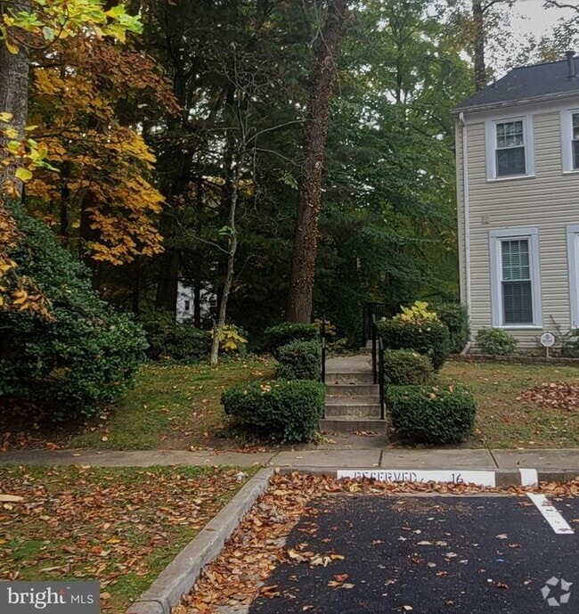 Building Photo - 9446 Cloverdale Ct Rental