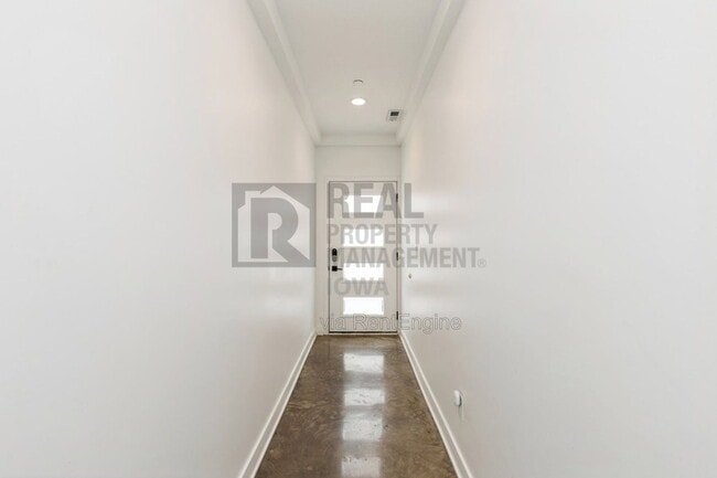 Photo - 550 Indianola Rd