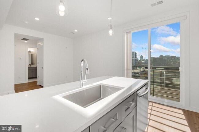 Photo - 304 Master St Unit 3