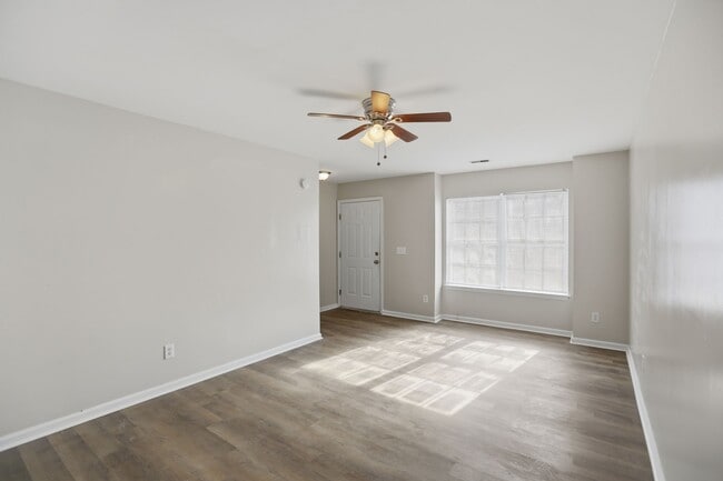 Photo - 4060 Cedars Pkwy