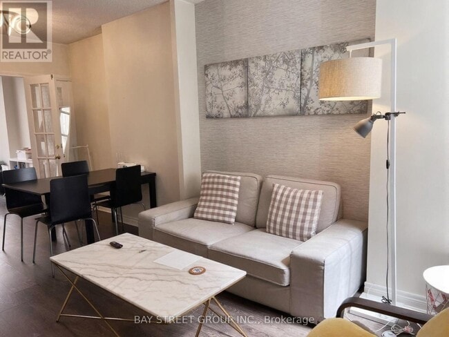 Photo - 55 Bloor St E Unité 307