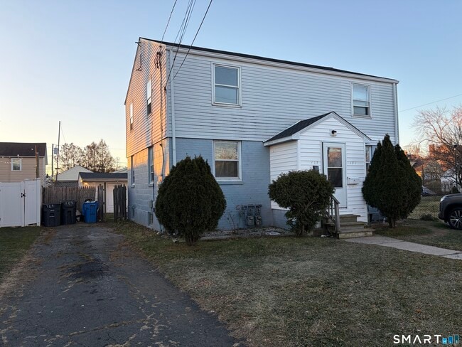 Photo - 129 Douglas St