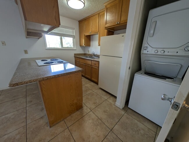 Photo - 1145 W 2nd St Unidad 12