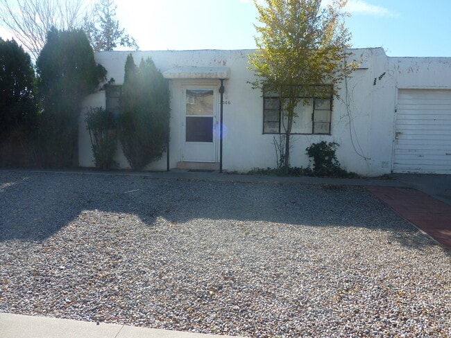 Building Photo - Unique One Bedroom with Private Backyard