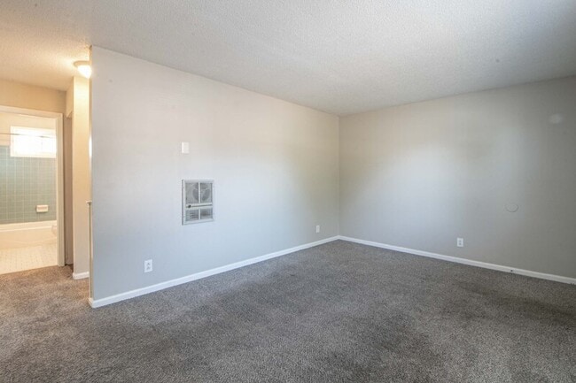 Photo - 811 Golf View Pl